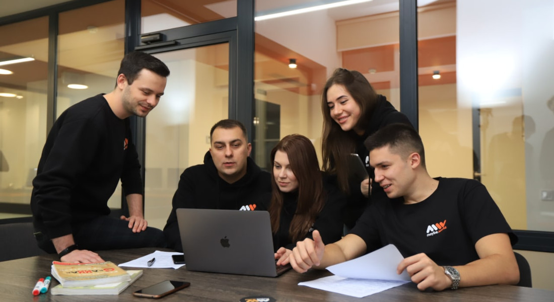 it-staff-augmentation-provider-vs-freelancers-what-option-is-better image